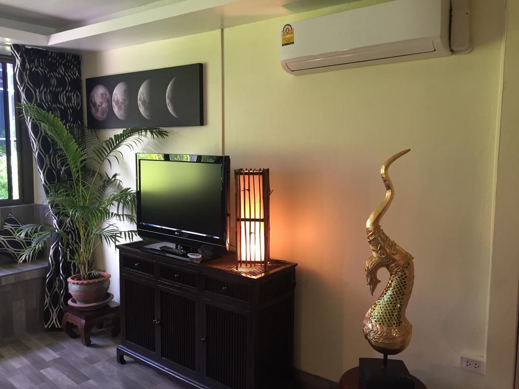 Fong Kaew&Baan Nang Fa Guesthouse Patong Bagian luar foto