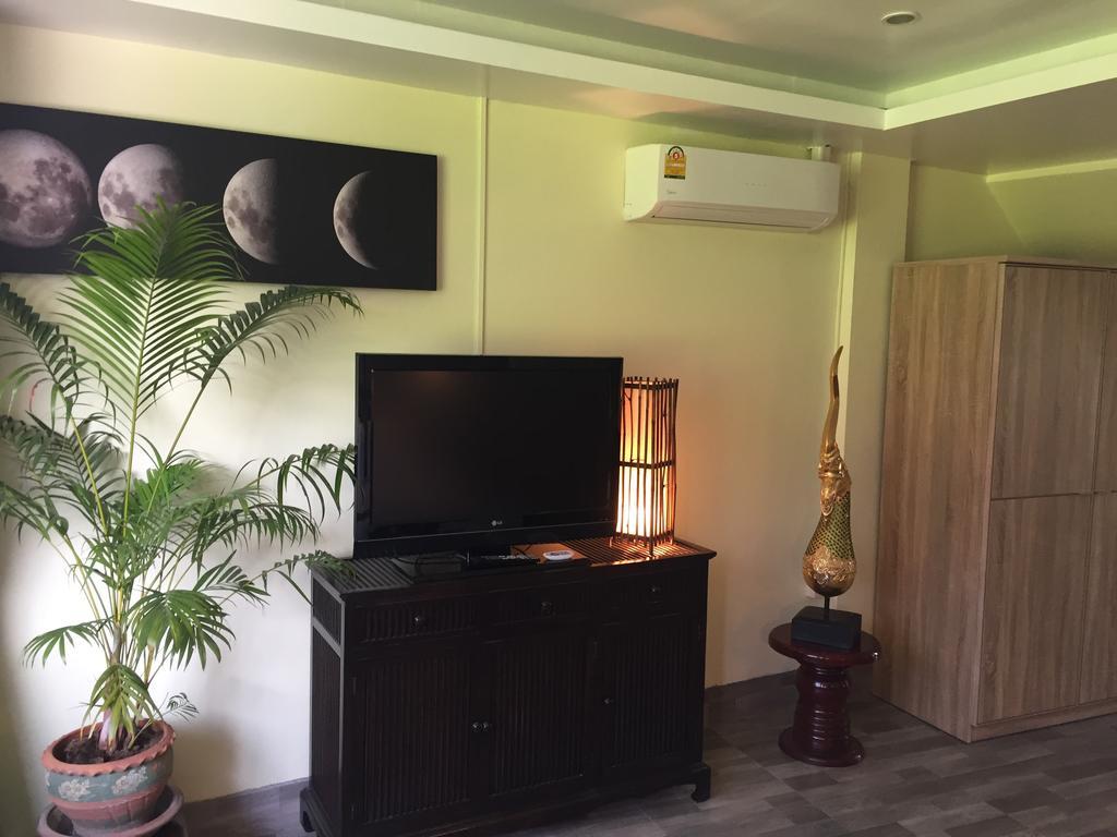 Fong Kaew&Baan Nang Fa Guesthouse Patong Bagian luar foto