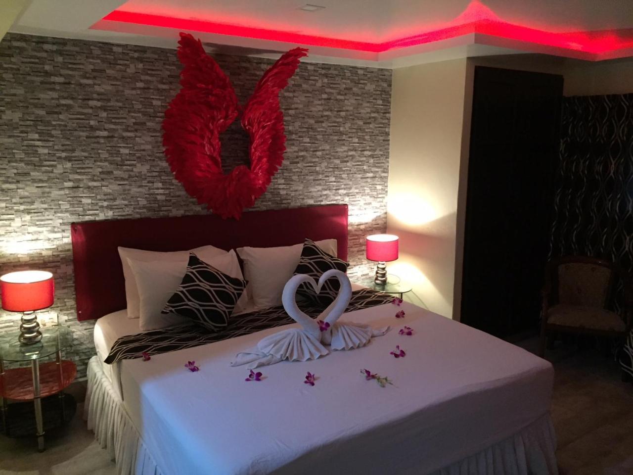 Fong Kaew&Baan Nang Fa Guesthouse Patong Bagian luar foto