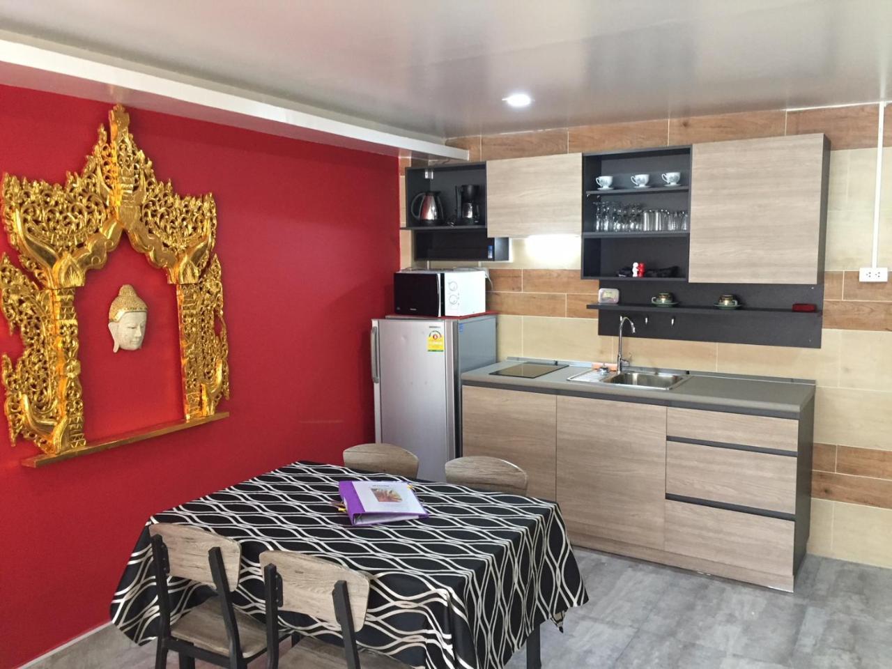 Fong Kaew&Baan Nang Fa Guesthouse Patong Bagian luar foto