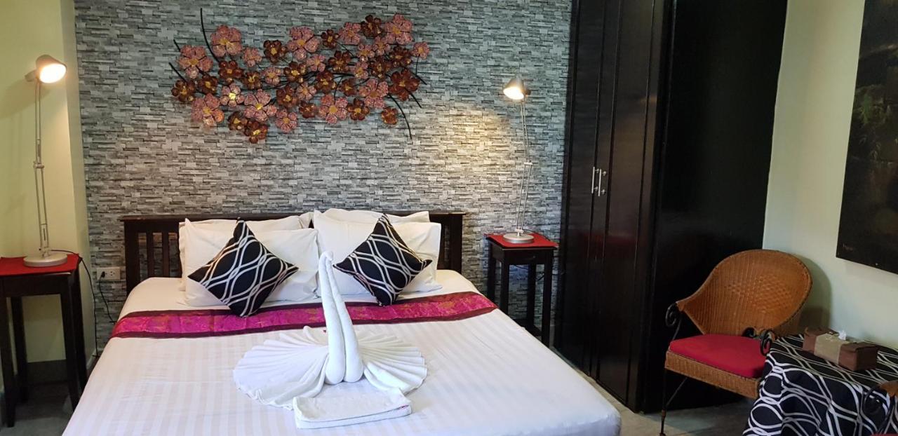 Fong Kaew&Baan Nang Fa Guesthouse Patong Bagian luar foto