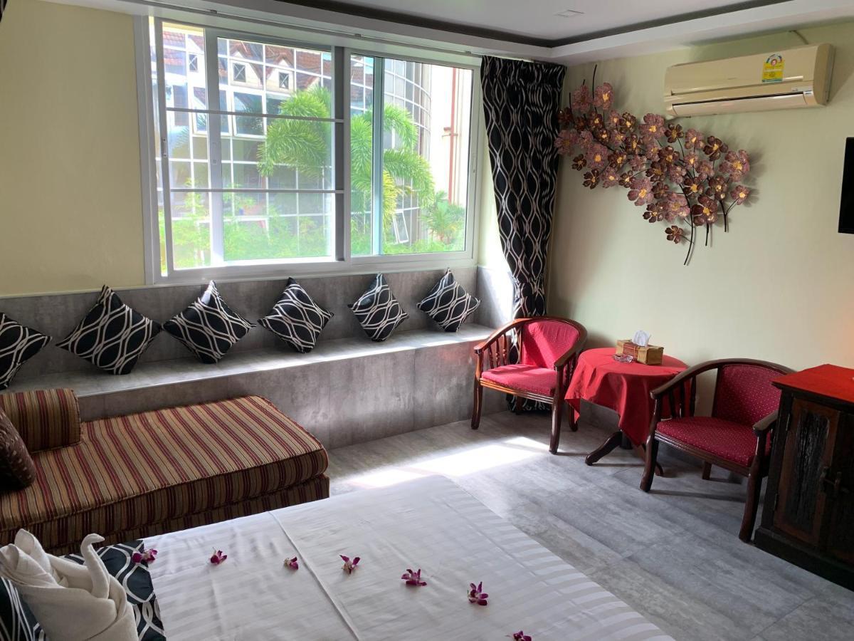 Fong Kaew&Baan Nang Fa Guesthouse Patong Bagian luar foto
